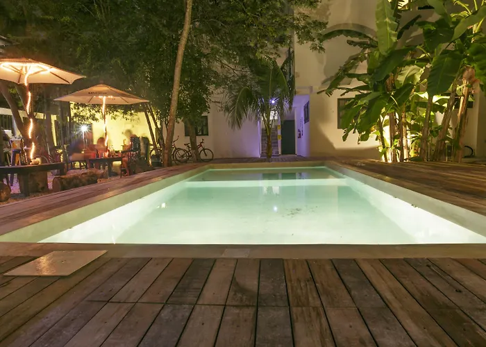 Che & Bar Adults Only Hostal *
